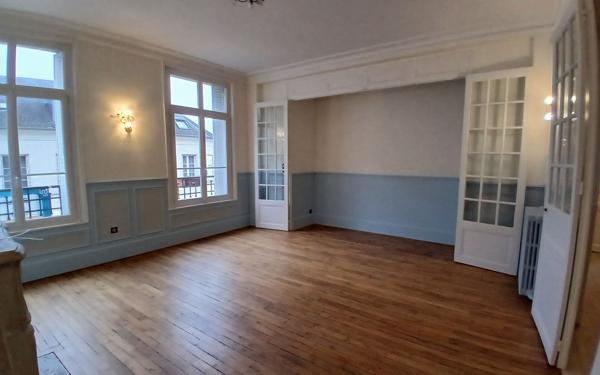 Appartement à louer    4 pièces •  Compiègne