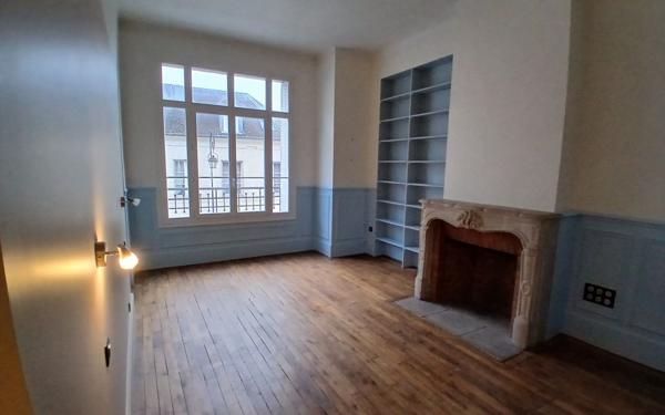 Appartement à louer    4 pièces •  Compiègne