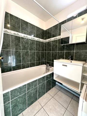 Appartement de 3 pièces + Balcon + Asc + Pkg!