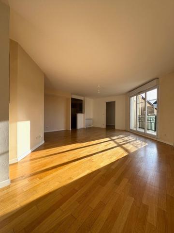 Appartement de 3 pièces + Balcon + Asc + Pkg!