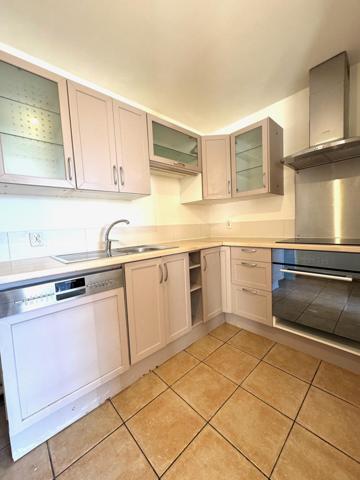 Appartement de 3 pièces + Balcon + Asc + Pkg!