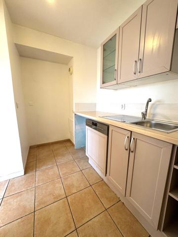 Appartement de 3 pièces + Balcon + Asc + Pkg!