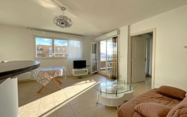 Appartement à vendre    2 pièces • 45,18 m2 Marseille 8