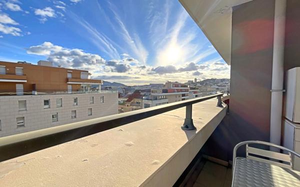 Appartement à vendre    2 pièces • 45,18 m2 Marseille 8