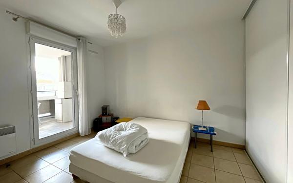 Appartement à vendre    2 pièces • 45,18 m2 Marseille 8