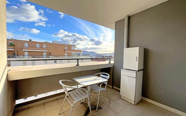 Appartement à vendre    2 pièces • 45,18 m2 Marseille 8