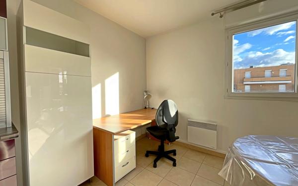 Appartement à vendre    2 pièces • 45,18 m2 Marseille 8