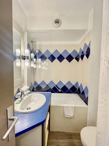 JUAN-LES-PINS - ROSTAGNE -  2 STUDIOS  51m2