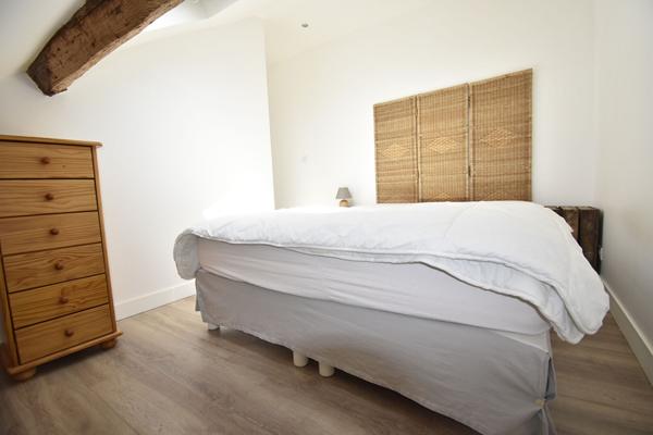 Appartement duplex, meublé , quartier Sainte Anne, 2 chambres, cave.