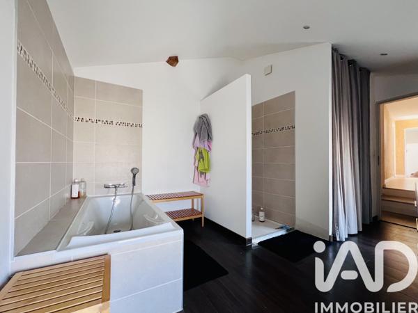 Maison à vendre 6 pièces 157 m² Éveux