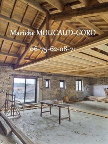 BOISSET 43500 Centre village Maison en pierre 155 m² avec terrain 1000 m²entièrement à aménager