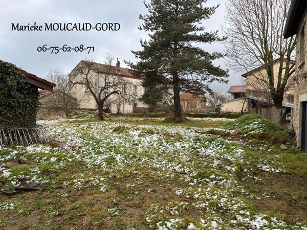 BOISSET 43500 Centre village Maison en pierre 155 m² avec terrain 1000 m²entièrement à aménager