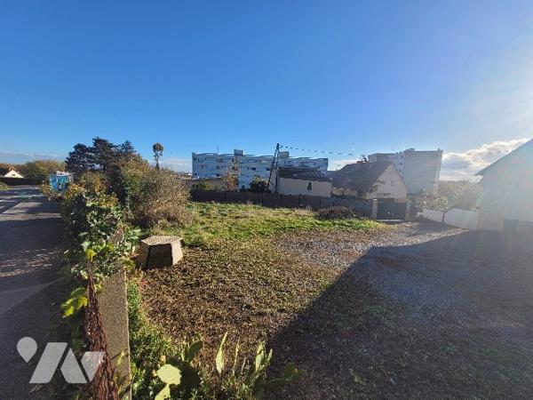 Terrain à bâtir viabilisé, quartier dynamique de CAEN
Non soumis DPE
Honoraires charge acquéreur