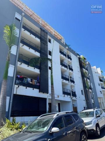 A vendre ce bel et spacieux de type F1 de 41,32m2 habitable sur la résidence PASSERELLE à Sainte Clotilde.