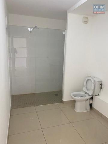 A vendre ce bel et spacieux de type F1 de 41,32m2 habitable sur la résidence PASSERELLE à Sainte Clotilde.