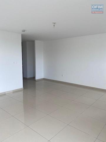 A vendre ce bel et spacieux de type F1 de 41,32m2 habitable sur la résidence PASSERELLE à Sainte Clotilde.