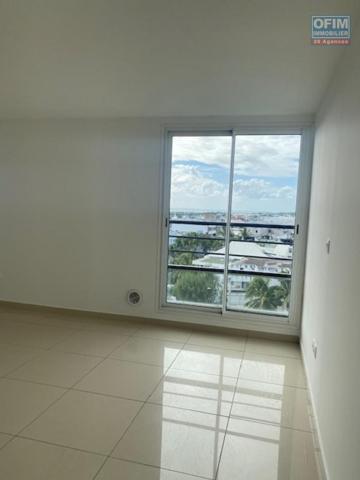 A vendre ce bel et spacieux de type F1 de 41,32m2 habitable sur la résidence PASSERELLE à Sainte Clotilde.