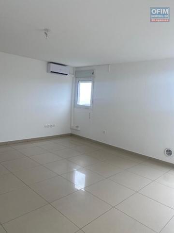 A vendre ce bel et spacieux de type F1 de 41,32m2 habitable sur la résidence PASSERELLE à Sainte Clotilde.