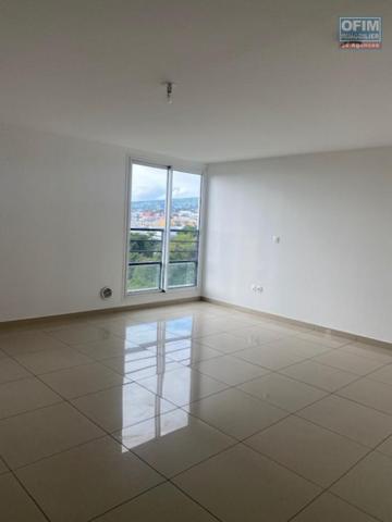 A vendre ce bel et spacieux de type F1 de 41,32m2 habitable sur la résidence PASSERELLE à Sainte Clotilde.