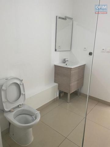 A vendre ce bel et spacieux de type F1 de 41,32m2 habitable sur la résidence PASSERELLE à Sainte Clotilde.