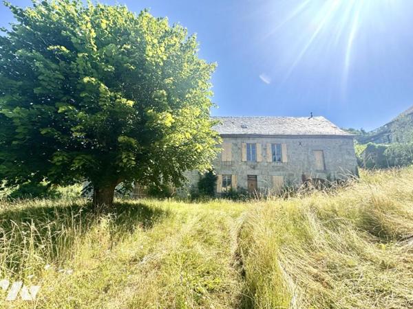 PROPRIÉTÉ D’EXCEPTION À RÉNOVER - CORPS DE FERME EN PIERRE AU CŒUR DE L'AUBRAC (48310 FOURNELS)