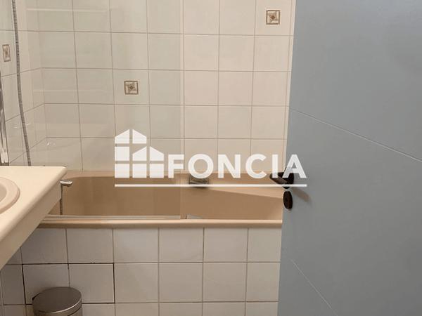 Location Appartement meublé 2 pièces 35.06 m² - 79 RUE DU REMPART SAINT CLAUDE La Rochelle 17000