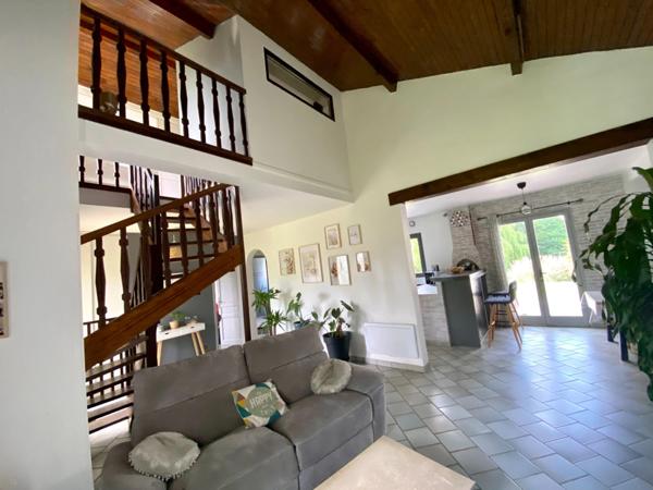 Maison atypique 5 pièces en excellent état avec grand terrain Proche de VILLENEUVE DE MARSAN (40) à SAINT GEIN