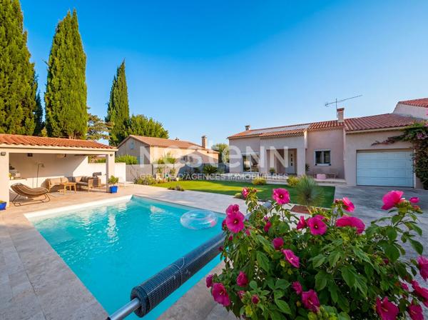 Maison T4 d'environ 115m² avec garage, jardin et piscine dans un lotissement sécurisé
