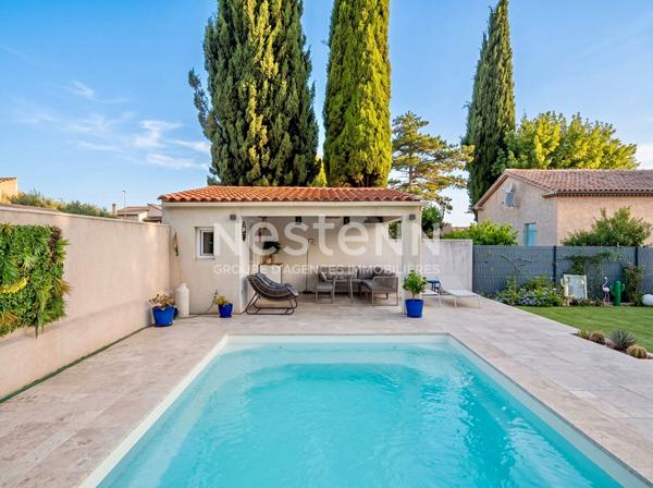 Maison T4 d'environ 115m² avec garage, jardin et piscine dans un lotissement sécurisé
