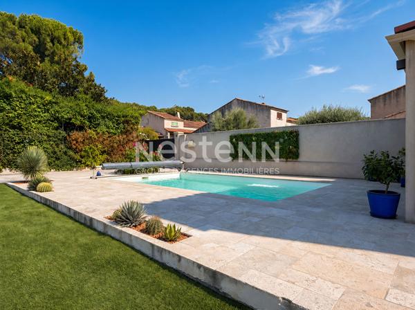 Maison T4 d'environ 115m² avec garage, jardin et piscine dans un lotissement sécurisé