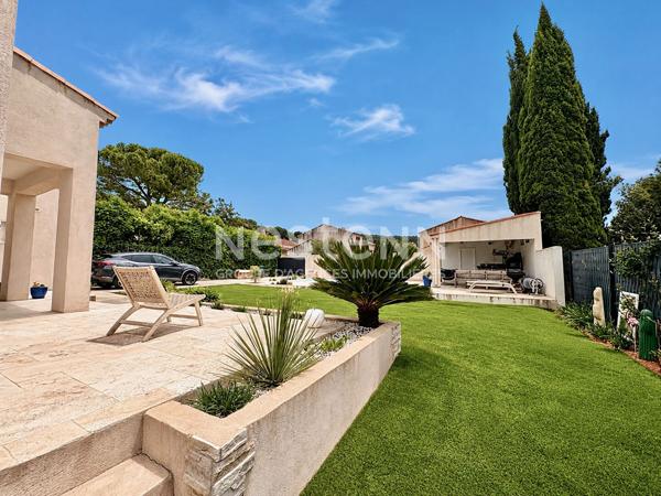 Maison T4 d'environ 115m² avec garage, jardin et piscine dans un lotissement sécurisé