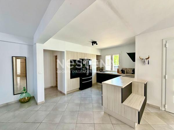 Maison T4 d'environ 115m² avec garage, jardin et piscine dans un lotissement sécurisé