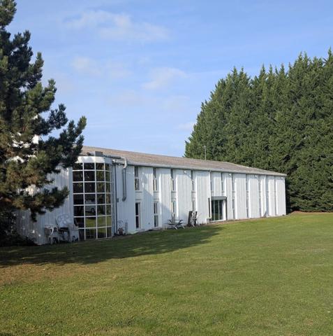 Locaux professionnels avec terrain situé à 67150 Nordhouse, dans le Grand Ried du prestigieux bassin d'Alsace.