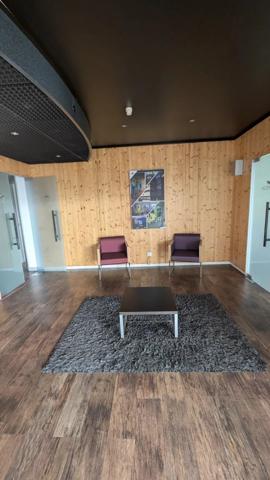 Locaux professionnels avec terrain situé à 67150 Nordhouse, dans le Grand Ried du prestigieux bassin d'Alsace.