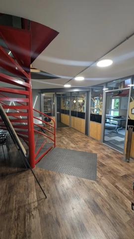 Locaux professionnels avec terrain situé à 67150 Nordhouse, dans le Grand Ried du prestigieux bassin d'Alsace.