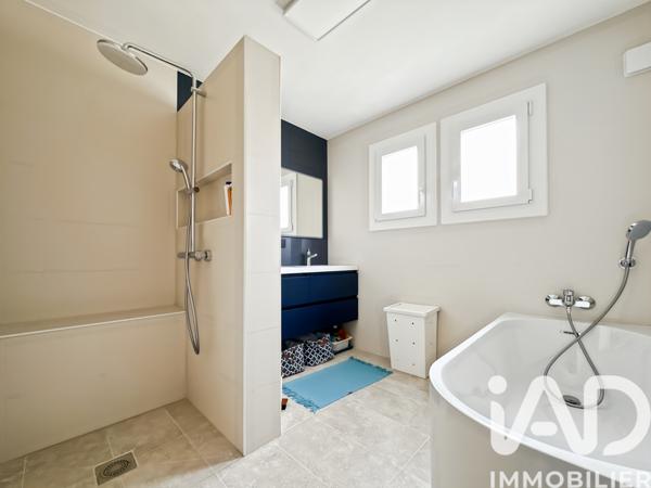 Maison à vendre 6 pièces 188 m² Nîmes