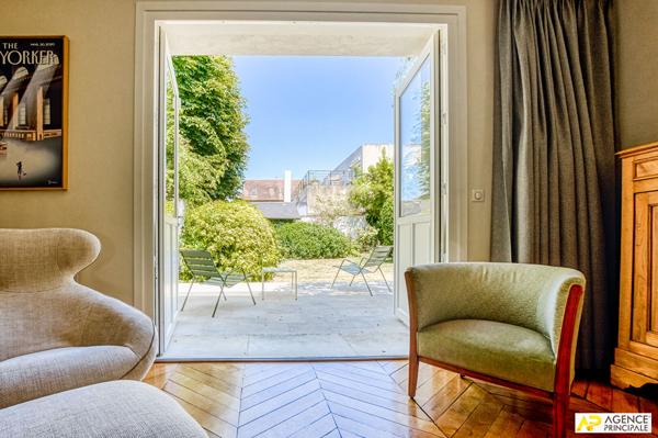 "Versailles Saint-Louis" Maison familiale d'exception de 7 pièces de 235 m² au sol avec jardin de 350 m² ! Loyer 5 900 €/mois **  - Référence  28344