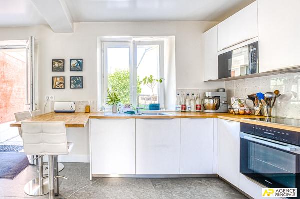 "Versailles Saint-Louis" Maison familiale d'exception de 7 pièces de 235 m² au sol avec jardin de 350 m² ! Loyer 5 900 €/mois **  - Référence  28344