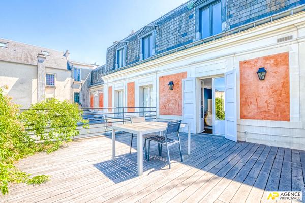 "Versailles Saint-Louis" Maison familiale d'exception de 7 pièces de 235 m² au sol avec jardin de 350 m² ! Loyer 5 900 €/mois **  - Référence  28344