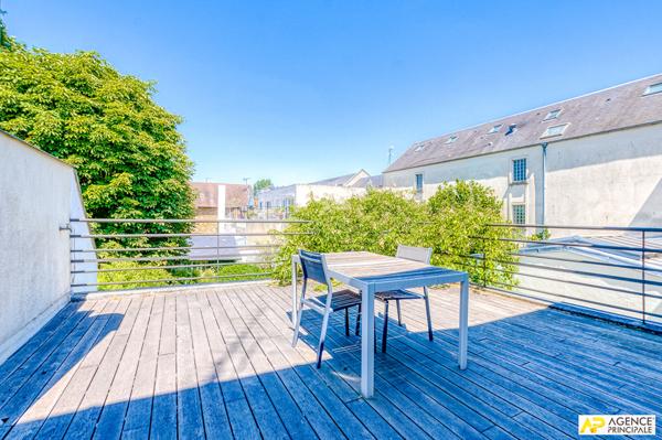 "Versailles Saint-Louis" Maison familiale d'exception de 7 pièces de 235 m² au sol avec jardin de 350 m² ! Loyer 5 900 €/mois **  - Référence  28344