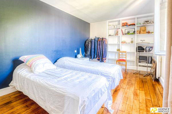 "Versailles Saint-Louis" Maison familiale d'exception de 7 pièces de 235 m² au sol avec jardin de 350 m² ! Loyer 5 900 €/mois **  - Référence  28344