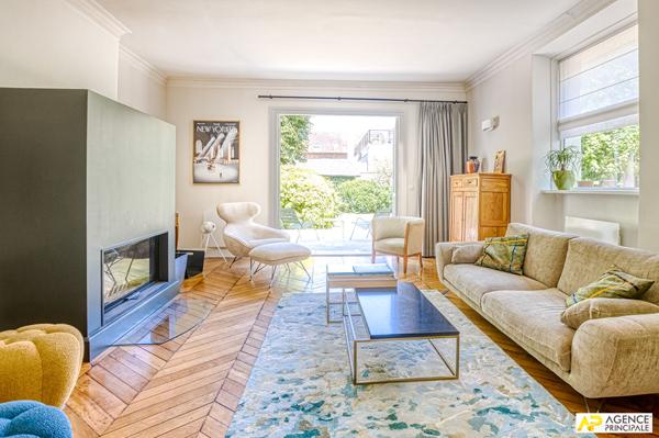 "Versailles Saint-Louis" Maison familiale d'exception de 7 pièces de 235 m² au sol avec jardin de 350 m² ! Loyer 5 900 €/mois **  - Référence  28344