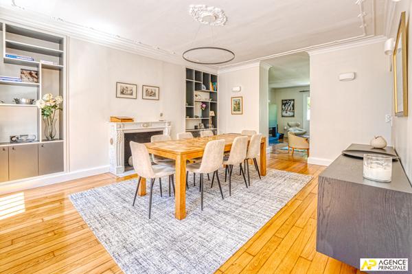 "Versailles Saint-Louis" Maison familiale d'exception de 7 pièces de 235 m² au sol avec jardin de 350 m² ! Loyer 5 900 €/mois **  - Référence  28344