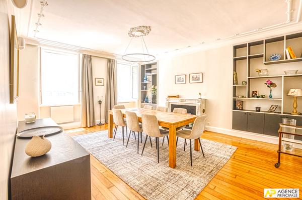"Versailles Saint-Louis" Maison familiale d'exception de 7 pièces de 235 m² au sol avec jardin de 350 m² ! Loyer 5 900 €/mois **  - Référence  28344