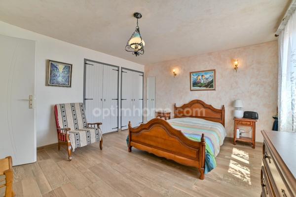 Maison à vendre 7 pièces VEYNES (05)