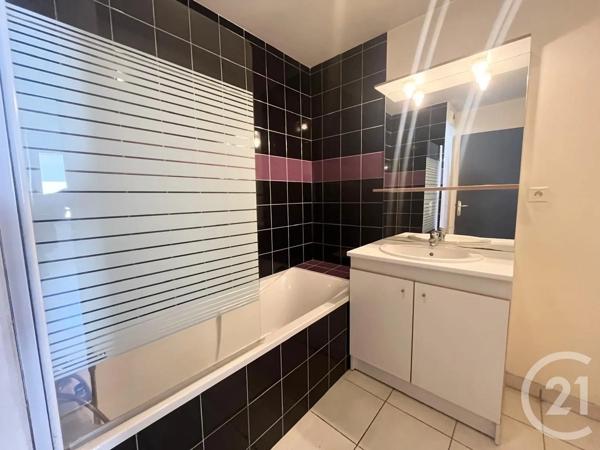 Appartement T3 à vendre  3 pièces - 60 m 2   ST ETIENNE  - 42