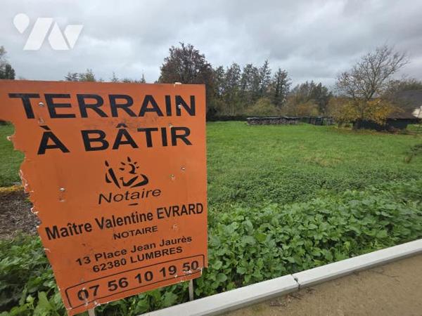 Terrain à bâtir d'une superficie de 903m² avec une façade d'environ 25m