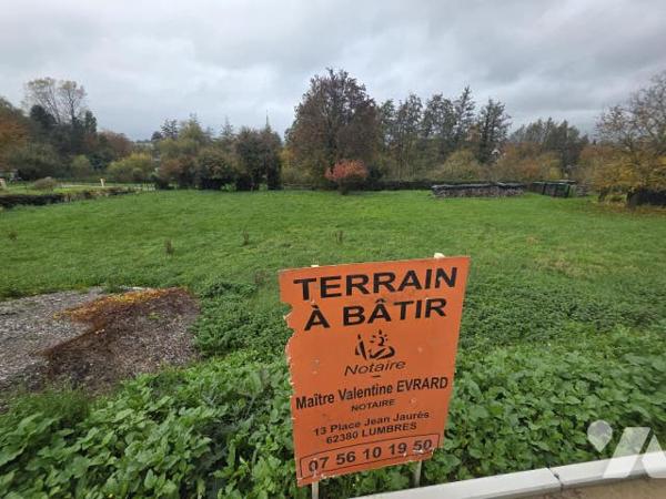 Terrain à bâtir d'une superficie de 903m² avec une façade d'environ 25m