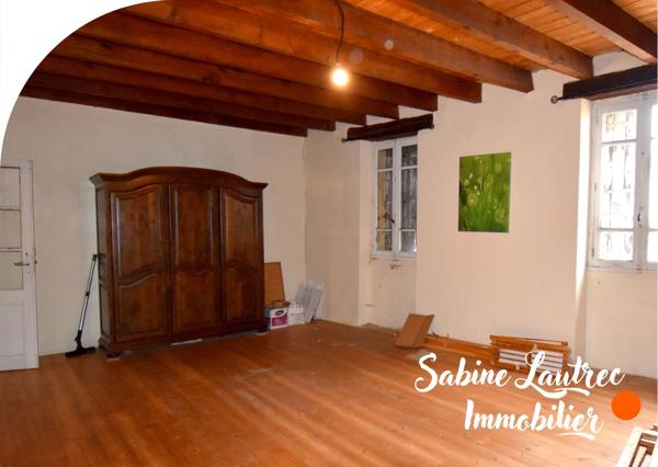 Maison de village de 208 m² au cœur de Lautrec – beaux volumes et garage