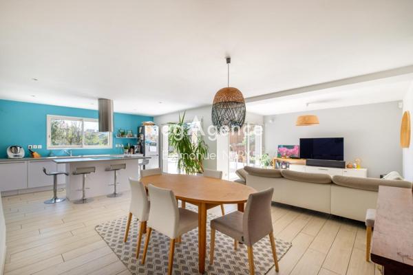 Maison à Charbonnières-les-Bains, 69260 - 5 pièces 137m²